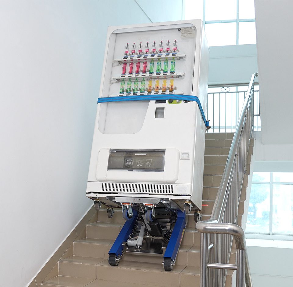 xsto ct50 galerie1 Acasă - Magazin Online Unilift Serv Automat de băuturi transportat pe scări cu un cărucior electric pe șenile XSTO