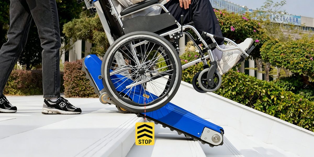 xsto tr250t galerie1 Acasă - Magazin Online Unilift Serv Scaun cu rotile transportat peste o denivelare cu urcătorul electric XSTO TR250T